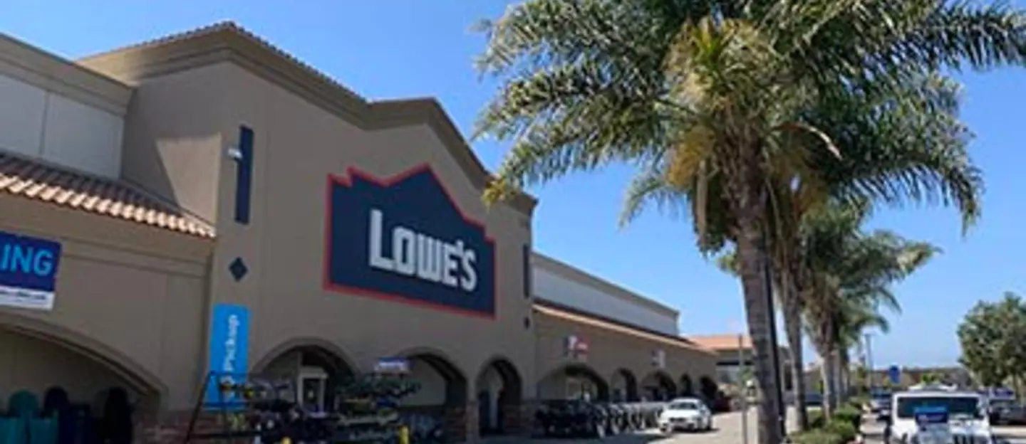 Anchored Retail Center - Shopping Center Debt 11-02 | Northmarq