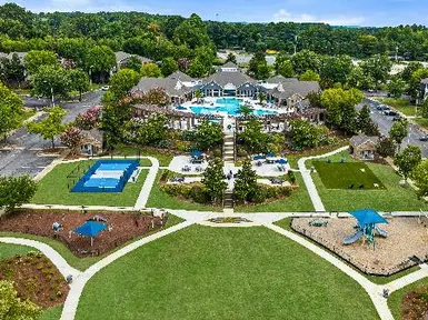 438-unit garden apartment