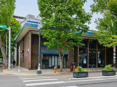 419 NW Broadway