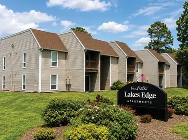 Lakes Edge Apartments