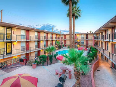 WarrenCamelbackMainPic