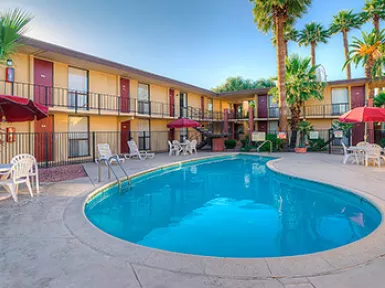 WarrenHouseEastMainPic