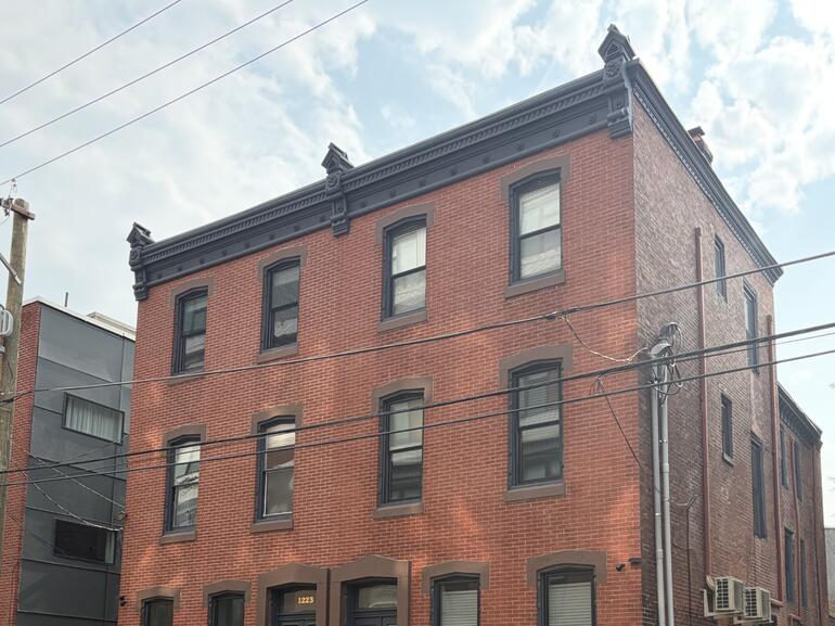 10-unit walk-up multifamily building