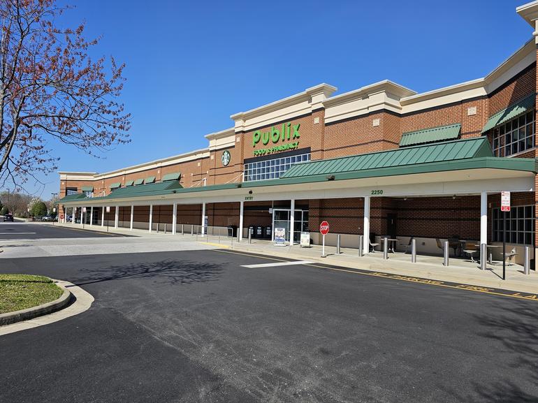 multi-tenant retail property
