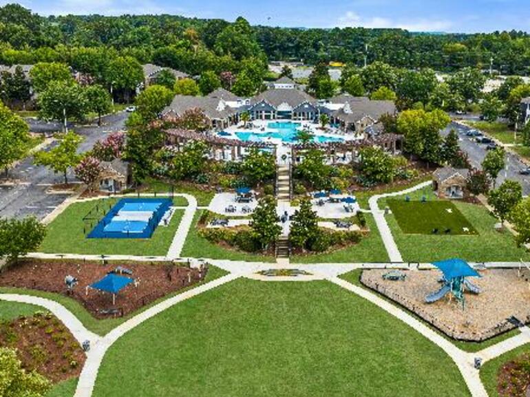 438-unit garden apartment