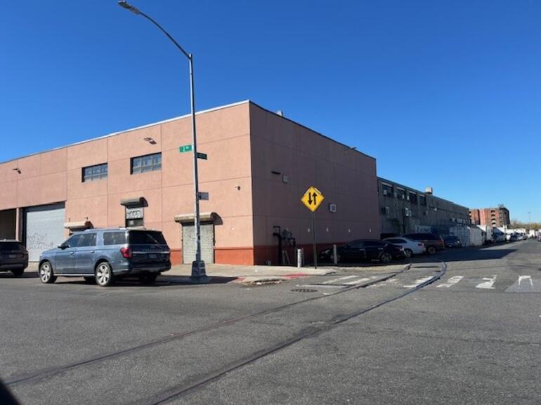 32,057-sq.-ft. industrial distribution center