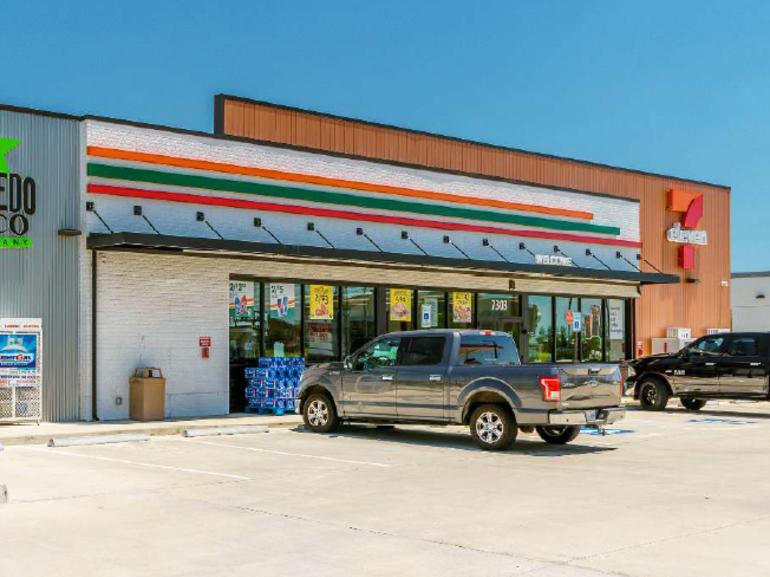 7Eleven retail property in Houston, TX