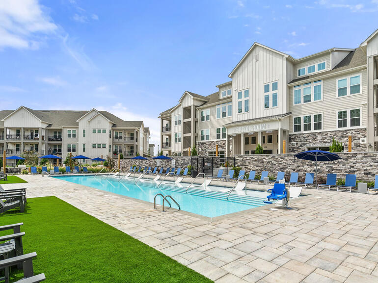 274-unit garden apartment