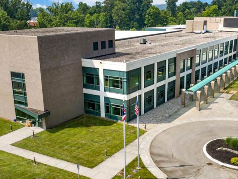 160,864-sq.-ft. manufacturing facility.