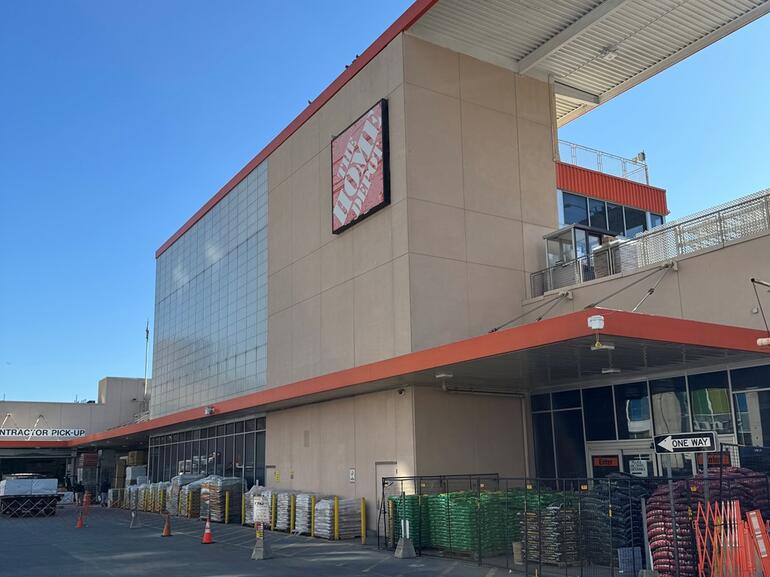 105,196-sq.-ft. single-tenant freestanding property