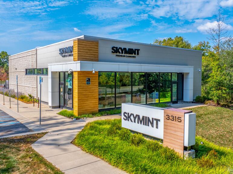 Image of cannabis dispensary net lease retail building