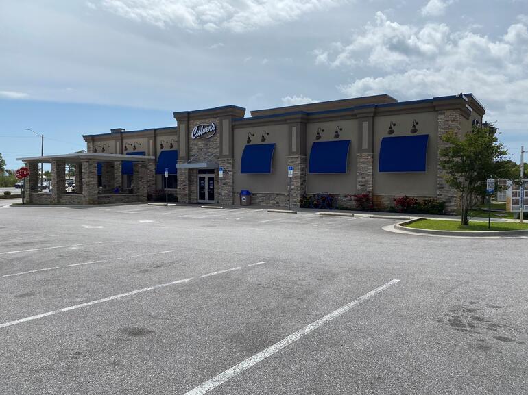 Exterior of single-tenant net lease Culver's fast food restaurant in Navarre, Florida