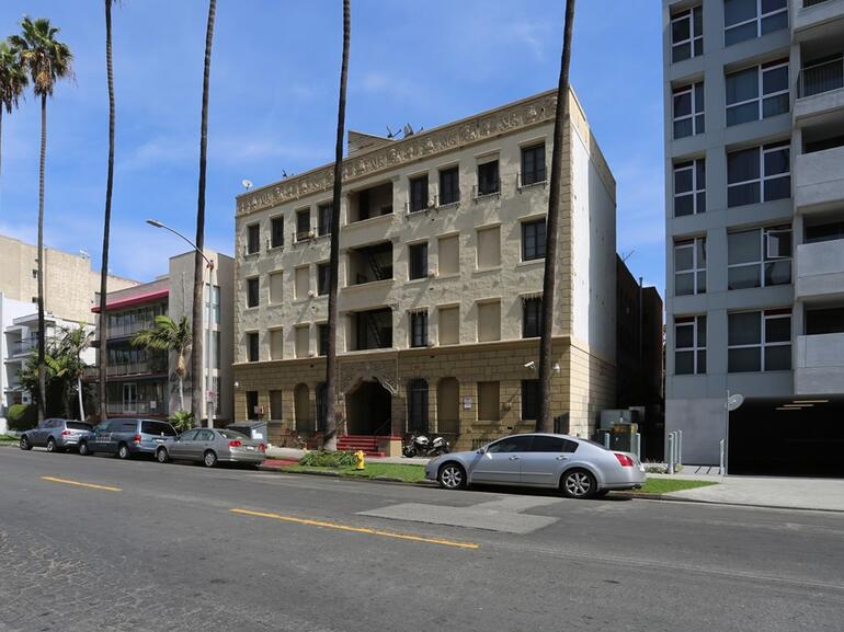 Los Angeles mid-rise apartments