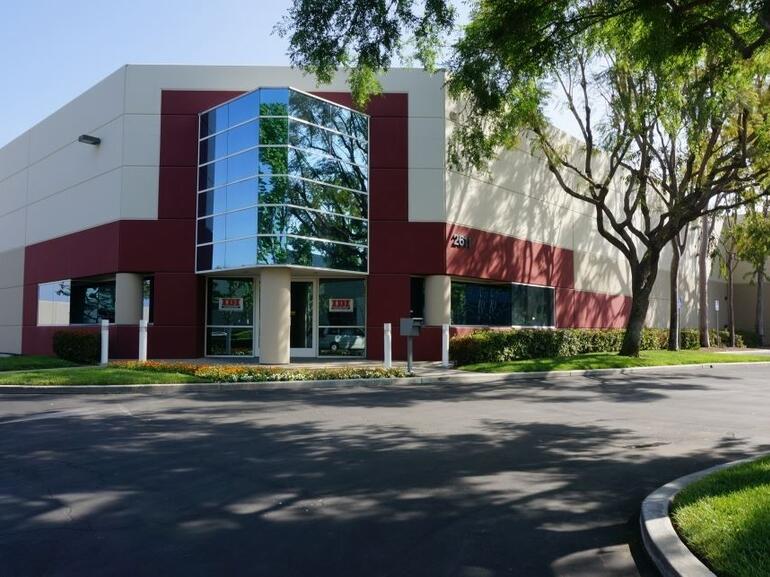 600,76-sq.-ft. industrial facility