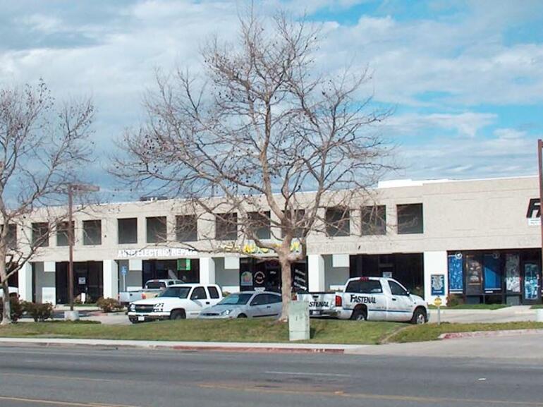 98,111-sq.-ft. industrial center
