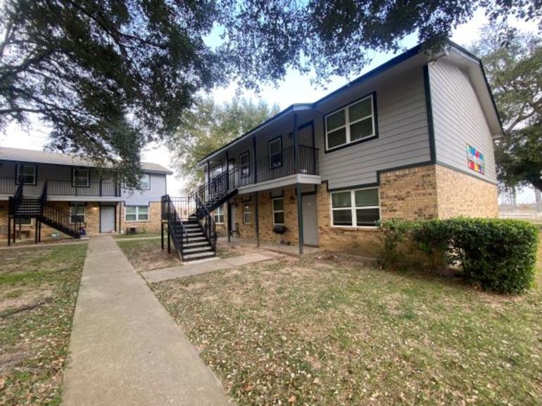 Oak Place Apartments