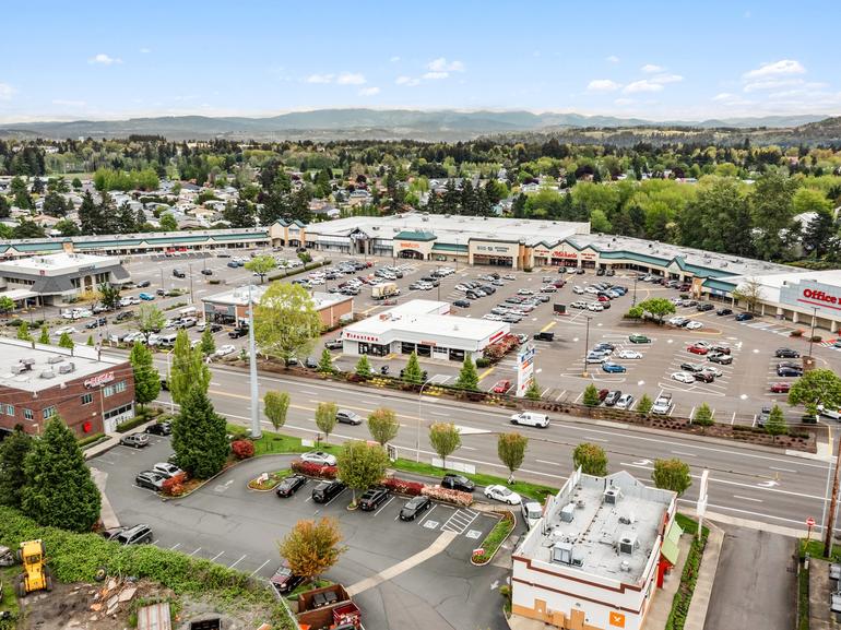 192,298-sq.-ft. multi-tenant shopping center