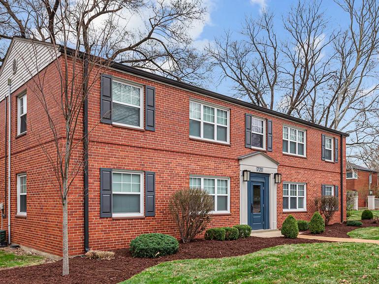 428-unit apartment complex