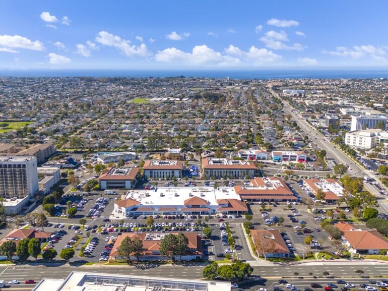 166,365-sq.-ft. multi-tenant community center