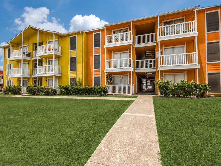 224-unit multifamily property in Dallas, TX