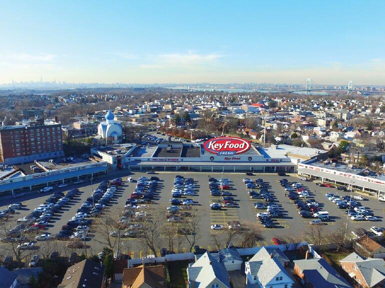 119,584-square-foot grocery-anchored shopping center.